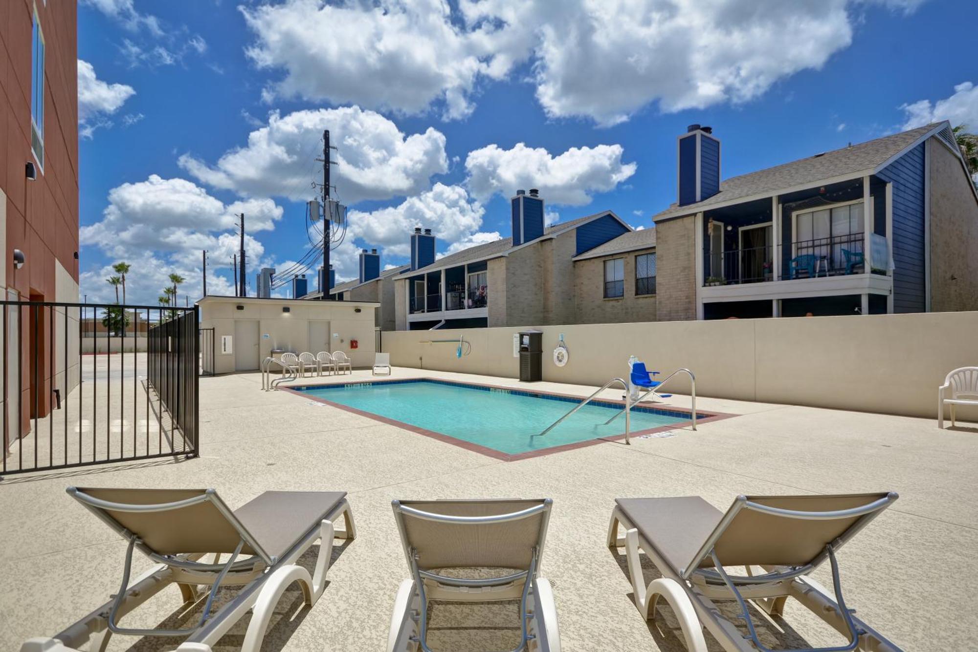 Holiday Inn Express & Suites - Houston Nasa - Boardwalk Area By Ihg Seabrook Kültér fotó
